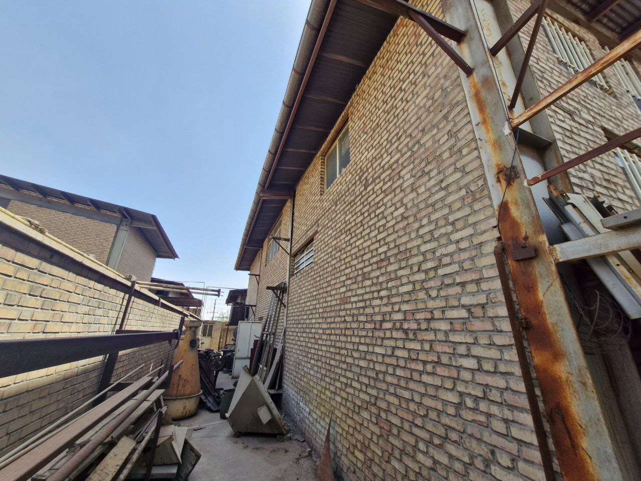 فروش سوله تراشکاری با جواز معتبر 216 متر _ املاک صنعت سوله