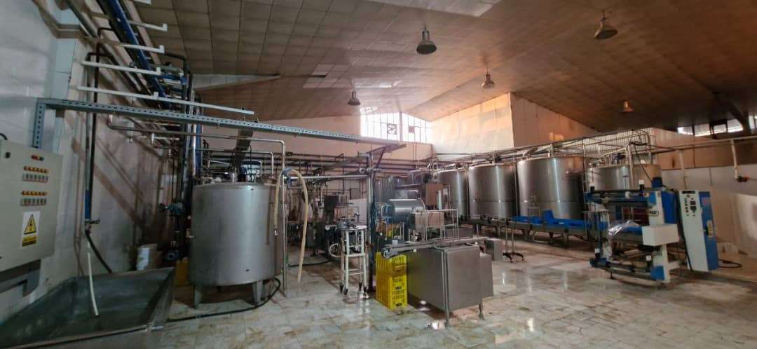 فروش کارخانه تولید لبنیات با تجهیزات کامل - شهرک صنعتی عباس‌آباد _ املاک صنعت سوله