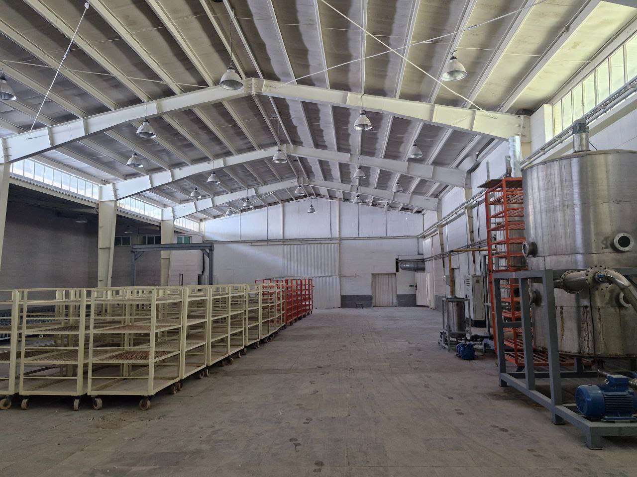  فروش سوله تولید حبوبات، ادویه‌جات، قند و آبنبات با پروانه معتبر 4000متر _ املاک صنعت سوله