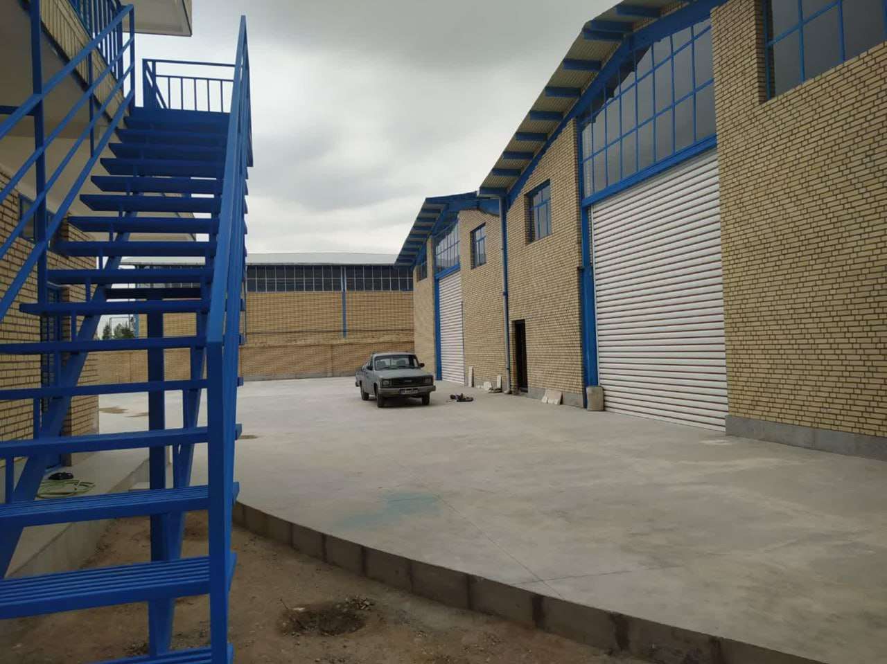 فروش سوله صنعتی نوساز با جواز تولید پرچم - شهرک صنعتی خوارزمی 1856متز _ املاک صنعت سوله
