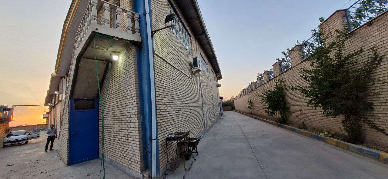  فروش سوله تولید شیرآلات با پروانه معتبر - شهرک صنعتی عباس‌آباد 2110 متر _ املاک صنعت سوله