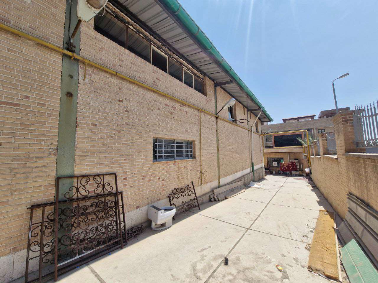 اجاره سوله تولید سلفون و نایلون با پروانه معتبر - شهرک صنعتی عباس‌آباد 1400 متر _ املاک صنعت سوله