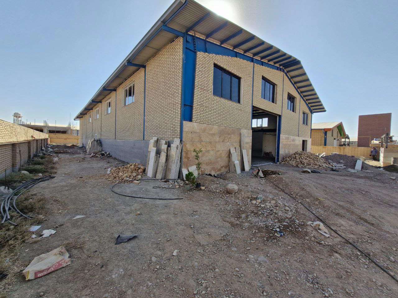 اجاره سوله در شهرک صنعتی خوارزمی با زون غذایی 1700 متر _ املاک صنعت سوله