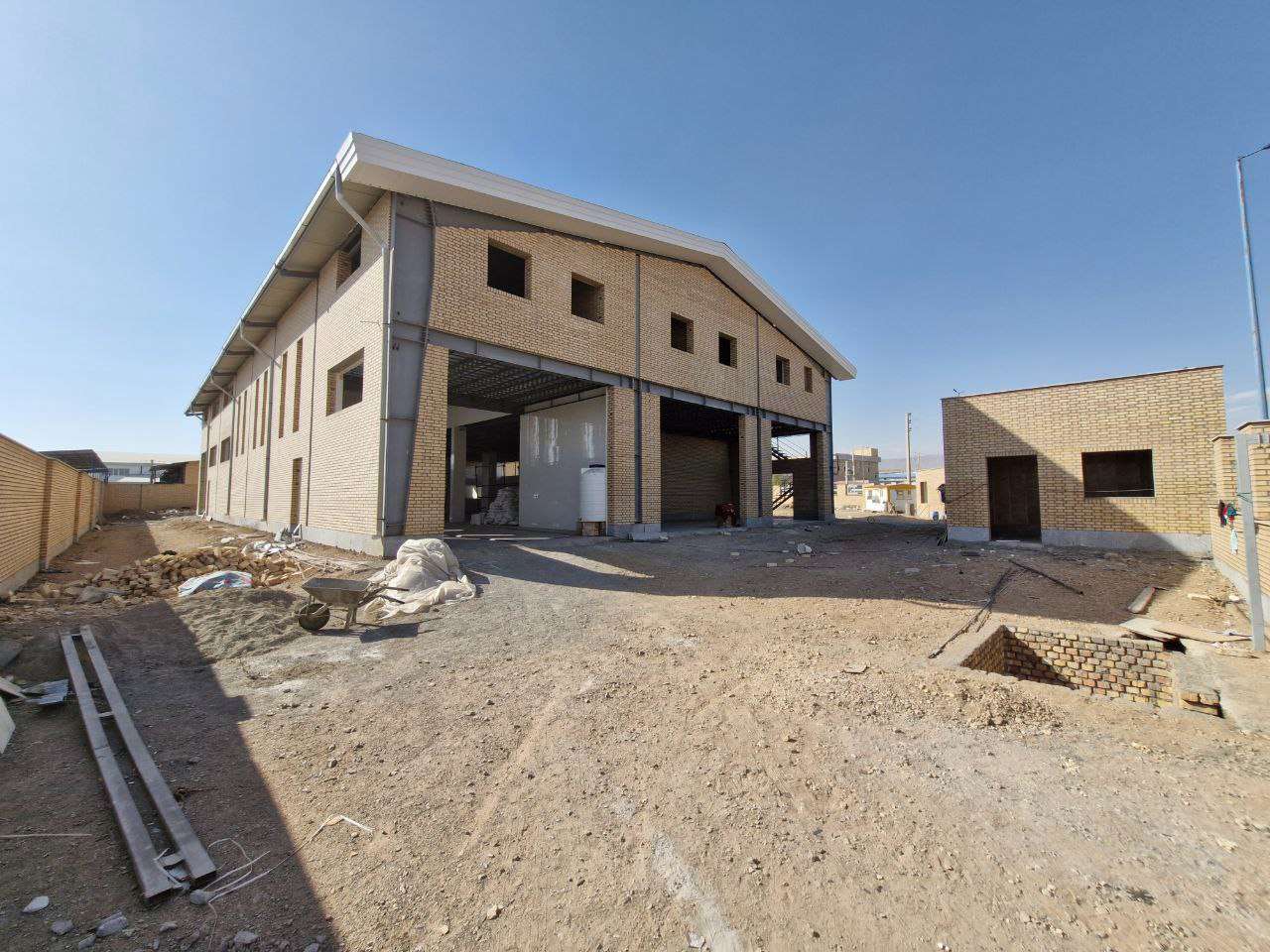 فروش کارخانه بسته‌بندی حبوبات نوساز - شهرک صنعتی خوارزمی 1400 متر _ املاک صنعت سوله