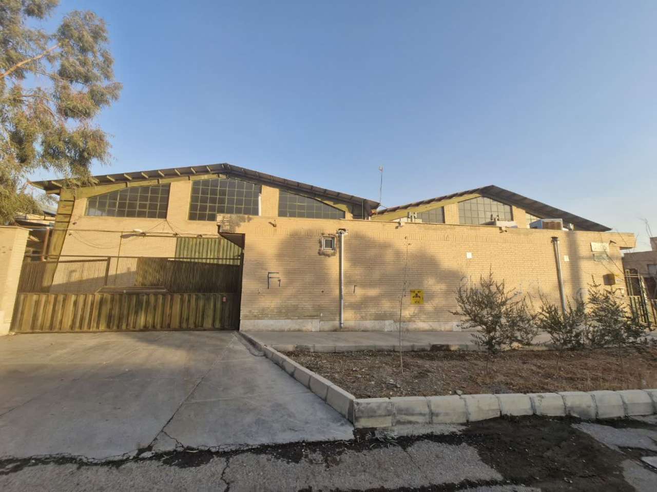 فروش سوله با زون فلزی در شهرک صنعتی عباس آباد _ املاک صنعت سوله