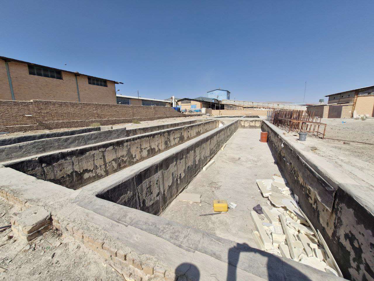 فروش سوله تولید قطعات بتونی با پروانه معتبر - شهرک صنعتی ایوانکی 1300 متر _ املاک صنعت سوله