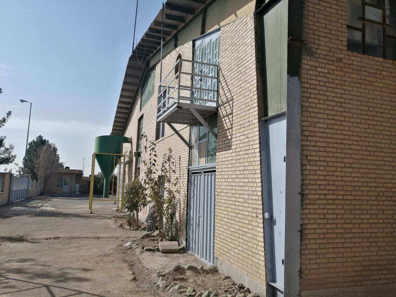 فروش کارخانه تولید رب گوجه فرنگی با پروانه معتبر - شهرک صنعتی خوارزمی 1300 متر _ املاک صنعت سوله