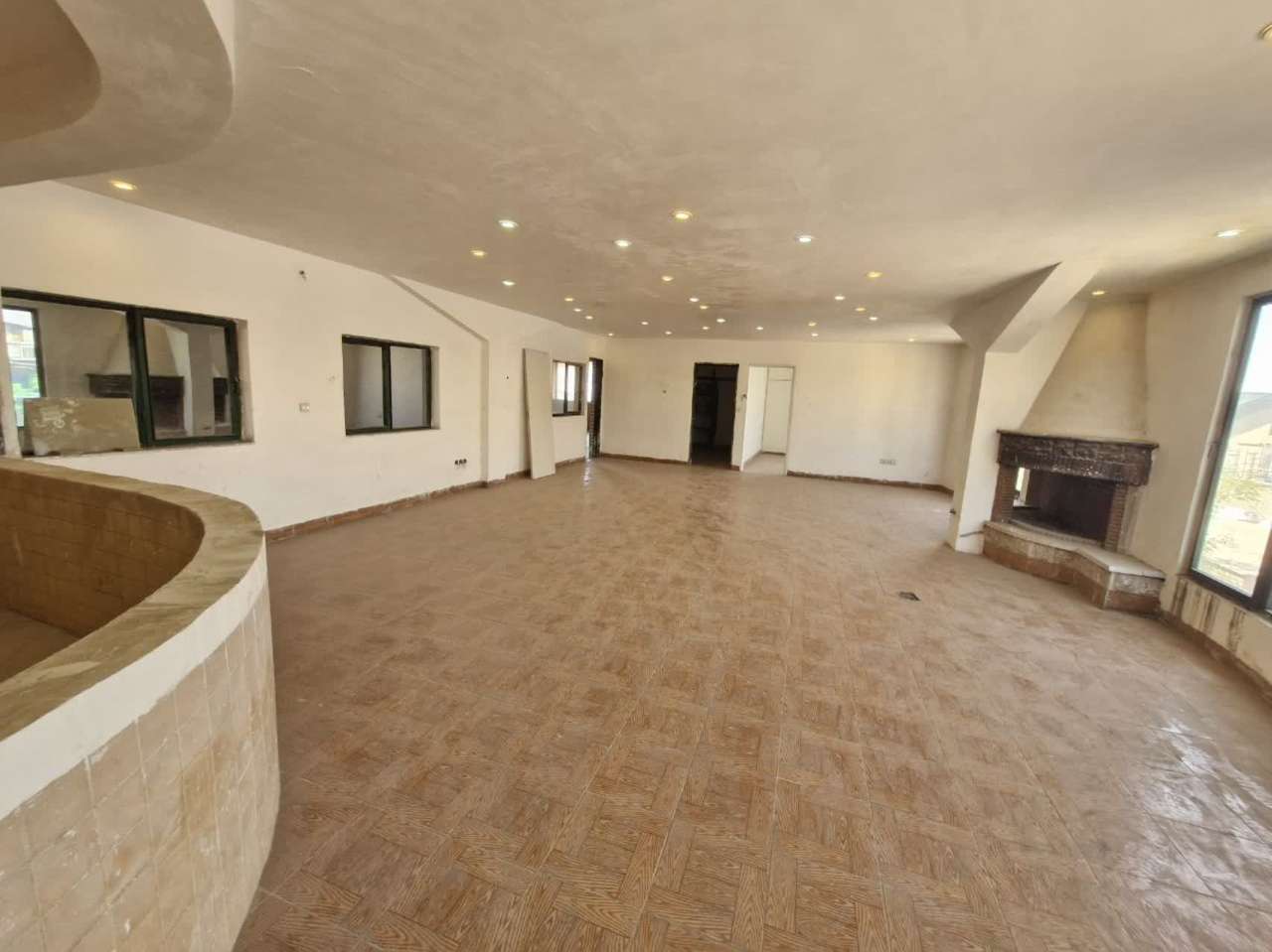 سوله مجهز با پروانه چوب و مبل برای اجاره در عباس‌آباد _ املاک صنعت سوله