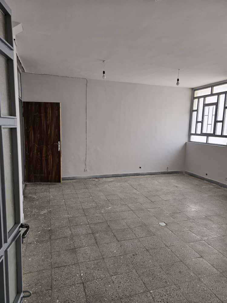 اجاره سوله ریسندگی و بافندگی با جواز معتبر - شهرک صنعتی عباس‌آباد1300 متر _ املاک صنعت سوله