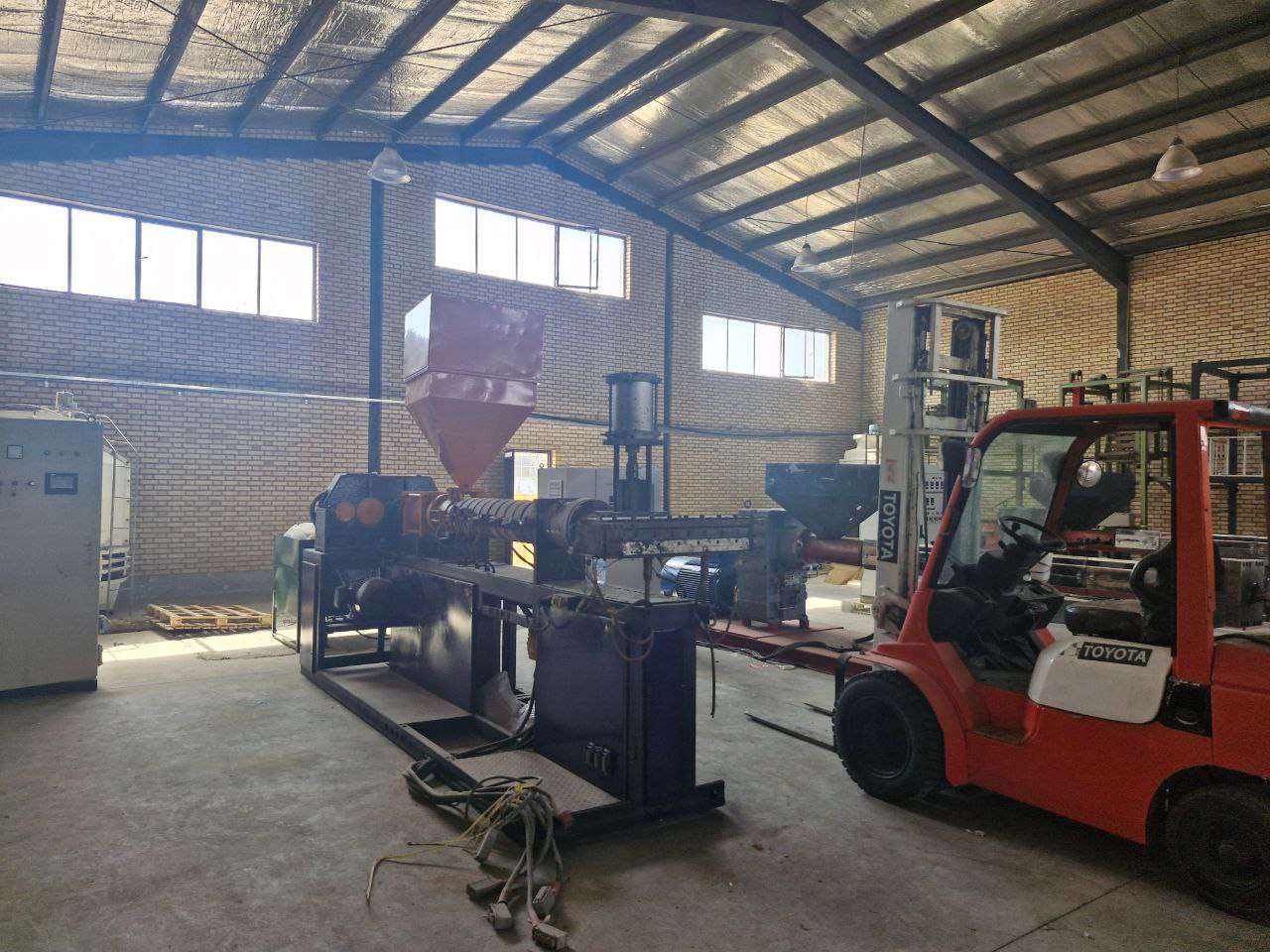 اجاره کارخانه تولید گرانول با پروانه معتبر - شهرک صنعتی خوارزمی 2000 متر _ املاک صنعت سوله