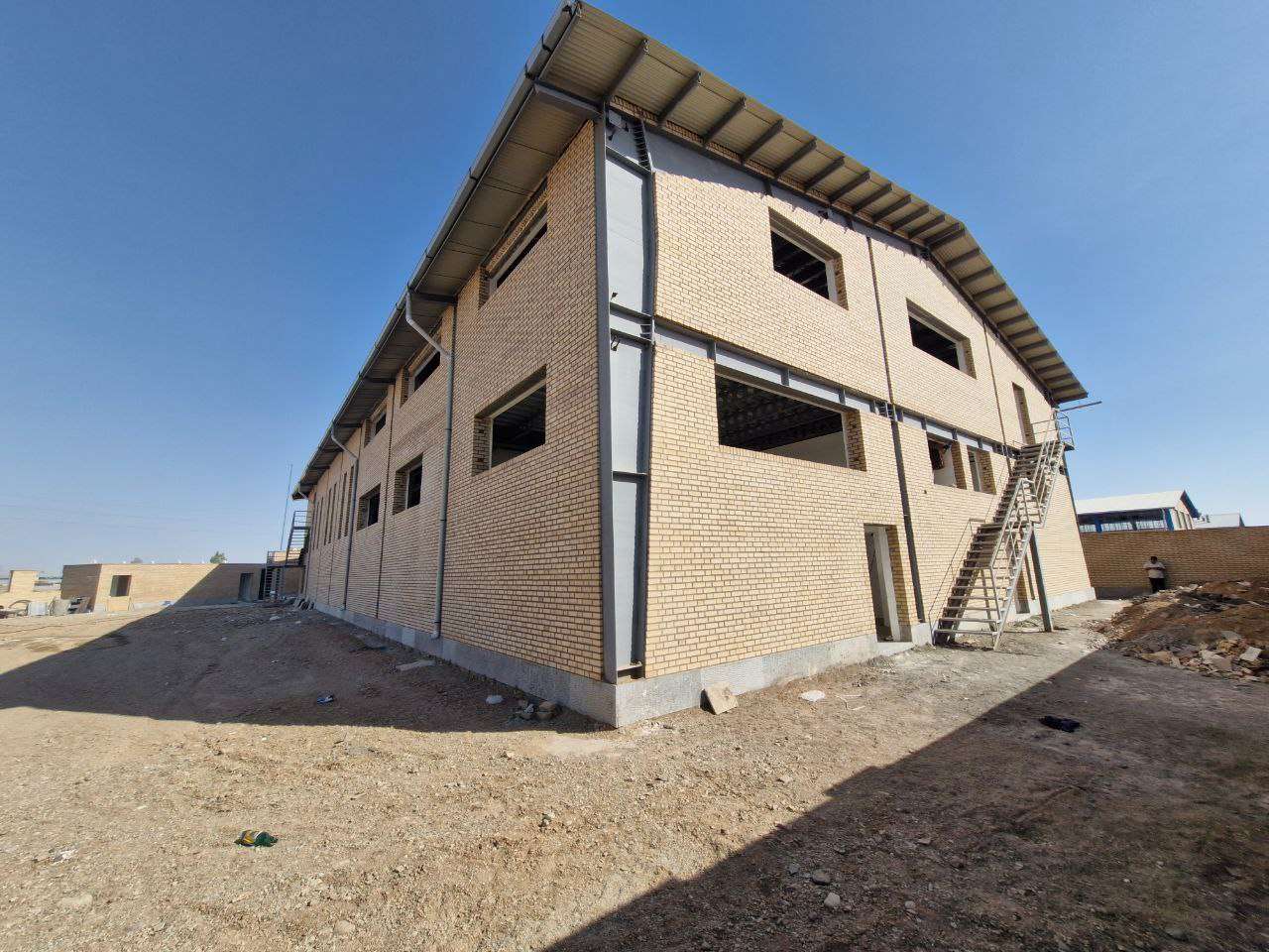 فروش کارخانه بسته‌بندی حبوبات نوساز - شهرک صنعتی خوارزمی 1400 متر _ املاک صنعت سوله