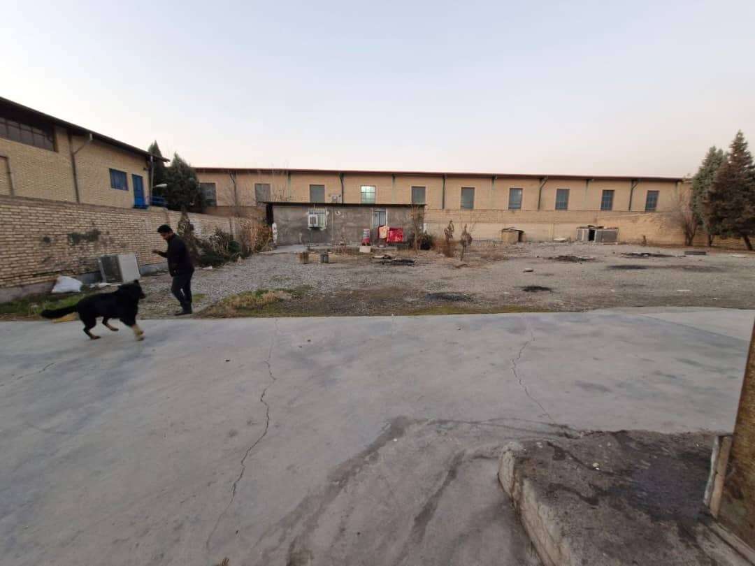 فروش کارخانه کارتن‌سازی با تجهیزات کامل - شهرک صنعتی عباس‌آباد 1700متر _ املاک صنعت سوله