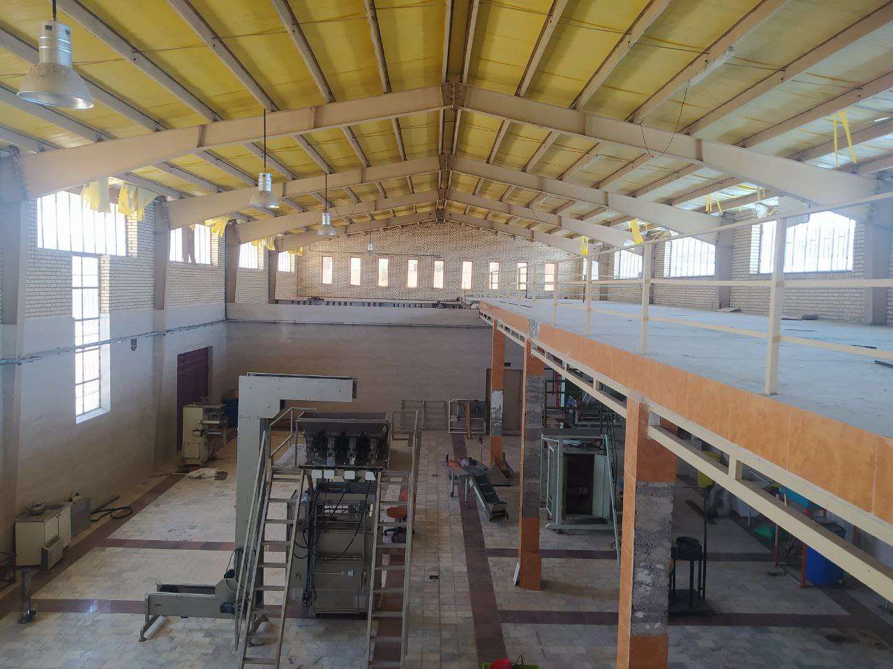 فروش کارخانه بسته‌بندی خشکبار و نمک با پروانه معتبر - شهرک صنعتی خوارزمی 670 متر _ املاک صنعت سوله