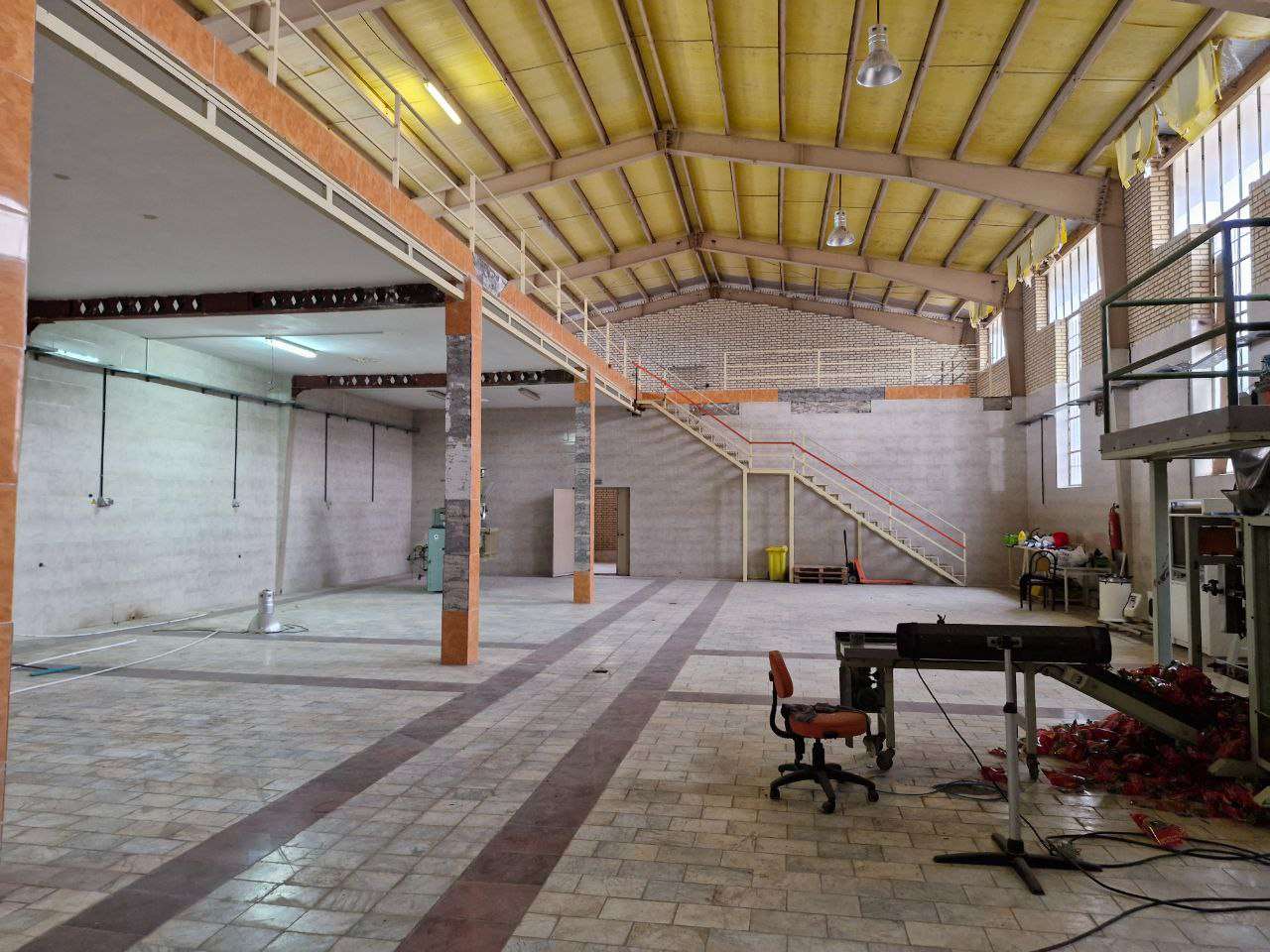 فروش کارخانه بسته‌بندی خشکبار و نمک با پروانه معتبر - شهرک صنعتی خوارزمی 670 متر _ املاک صنعت سوله