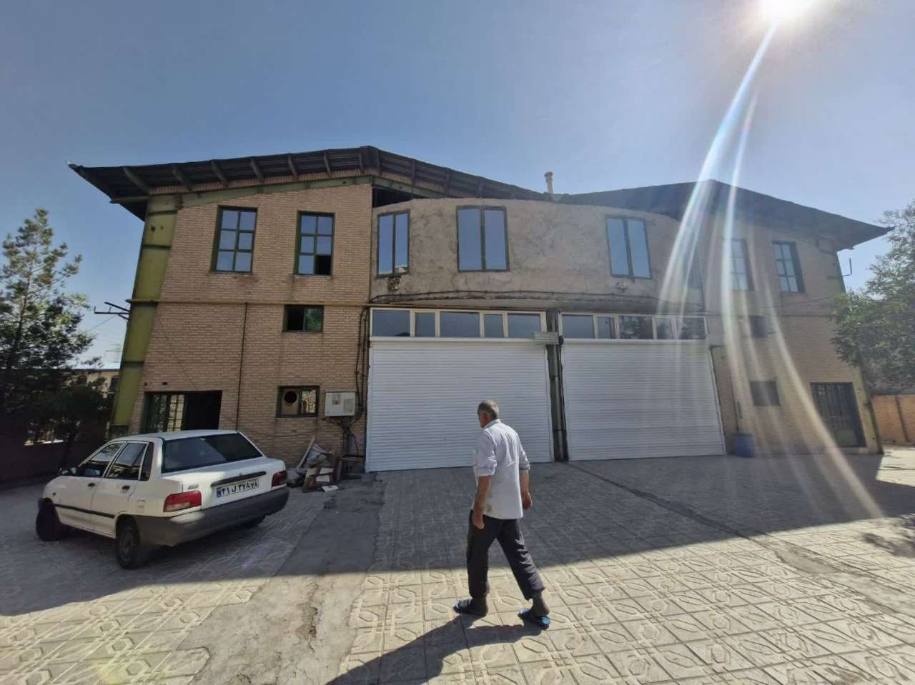 سوله مجهز با پروانه چوب و مبل برای اجاره در عباس‌آباد _ املاک صنعت سوله