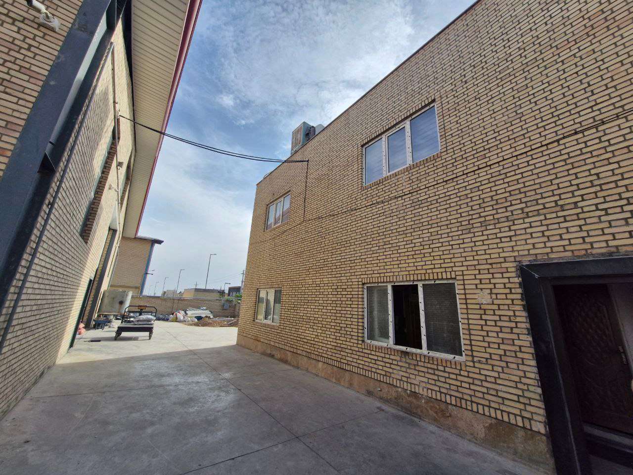  اجاره سوله صنعتی با جواز فلزی - شهرک صنعتی شنزار 1000 متر _ املاک صنعت سوله