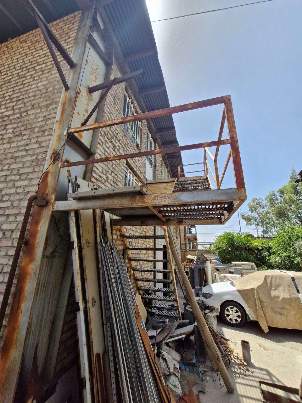 فروش سوله تراشکاری با جواز معتبر 216 متر _ املاک صنعت سوله