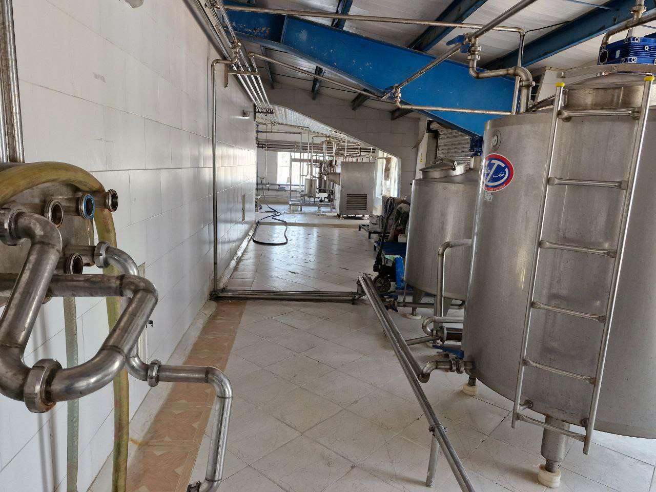 فروش کارخانه تولید بستنی با تجهیزات کامل - شهرک صنعتی خوارزمی 1500 متر _ املاک صنعت سوله