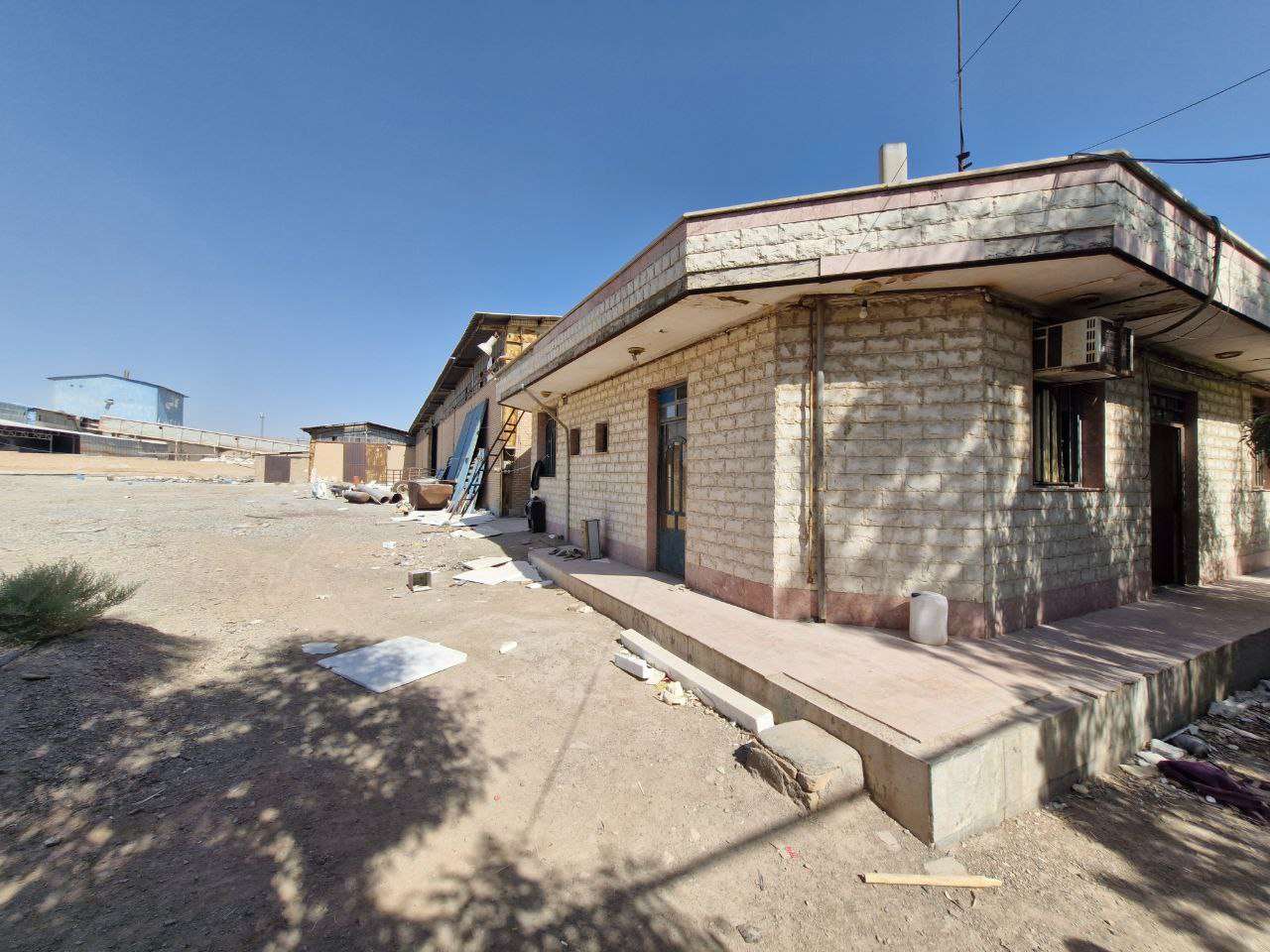 فروش سوله تولید قطعات بتونی با پروانه معتبر - شهرک صنعتی ایوانکی 1300 متر _ املاک صنعت سوله