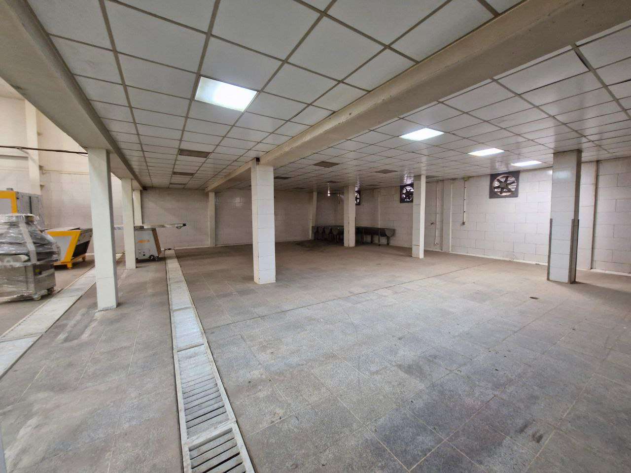 فروش سوله تولید محصولات منجمد با پروانه معتبر - شهرک صنعتی عباس‌آباد 2000متر _ املاک صنعت سوله