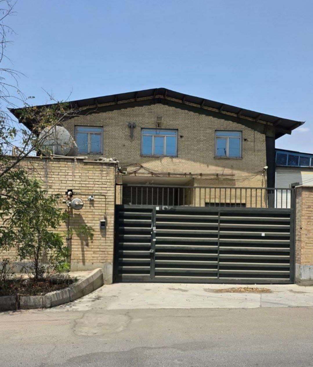 فروش سوله صنایع فلزی با جرثقیل سقفی - شهرک صنعتی عباس‌آباد 600متر _ املاک صنعت سوله