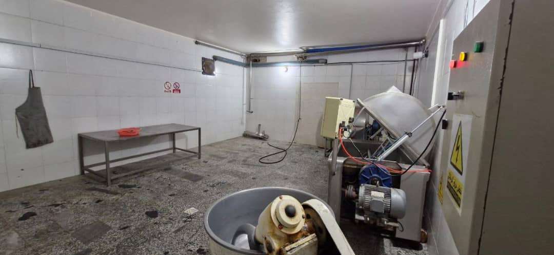 فروش کارخانه تولید لبنیات با تجهیزات کامل - شهرک صنعتی عباس‌آباد _ املاک صنعت سوله