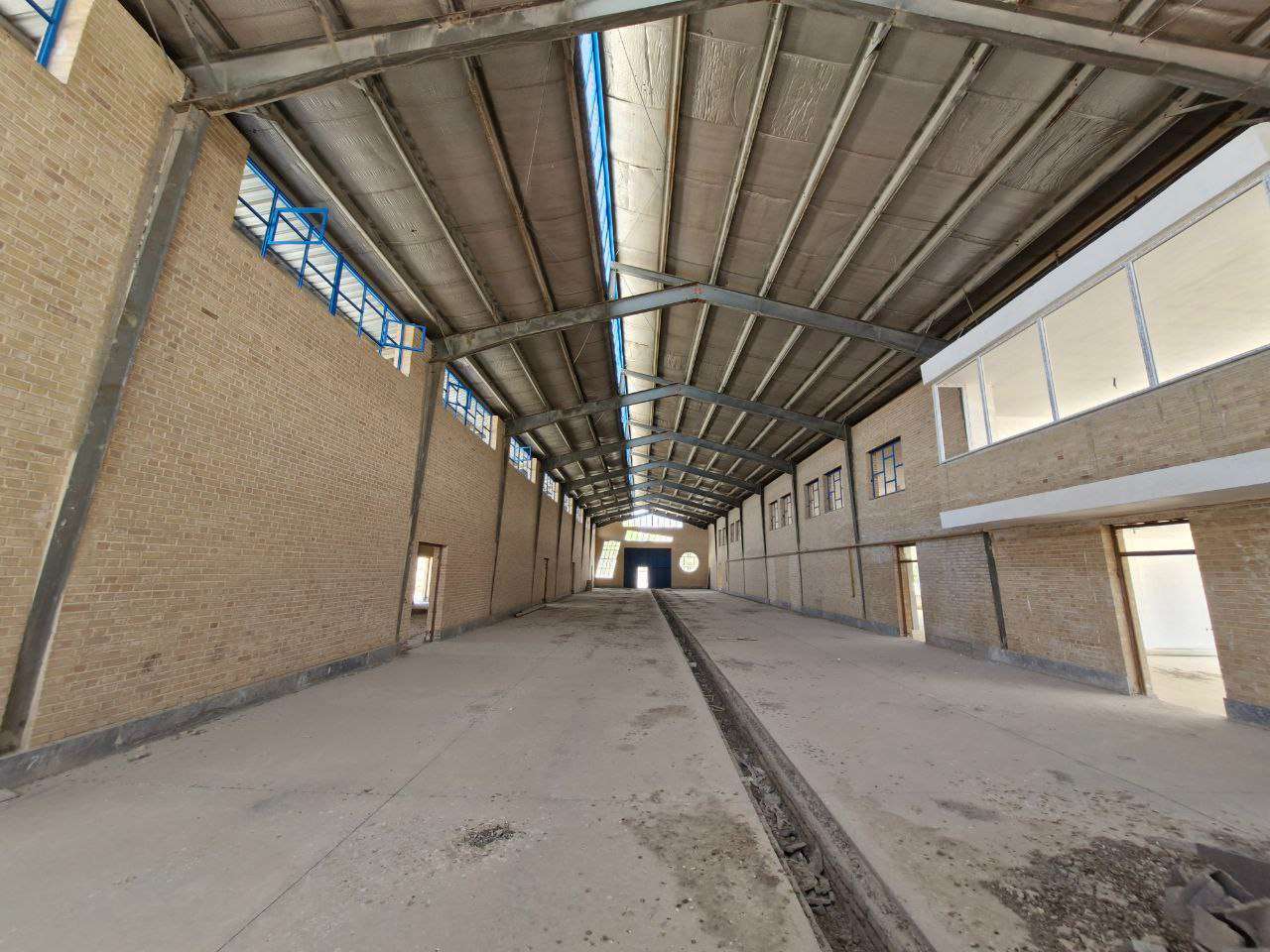 فروش سوله تولید دوغ و لبنیات با پروانه معتبر - شهرک صنعتی عباس‌آباد 1250 متر _ املاک صنعت سوله