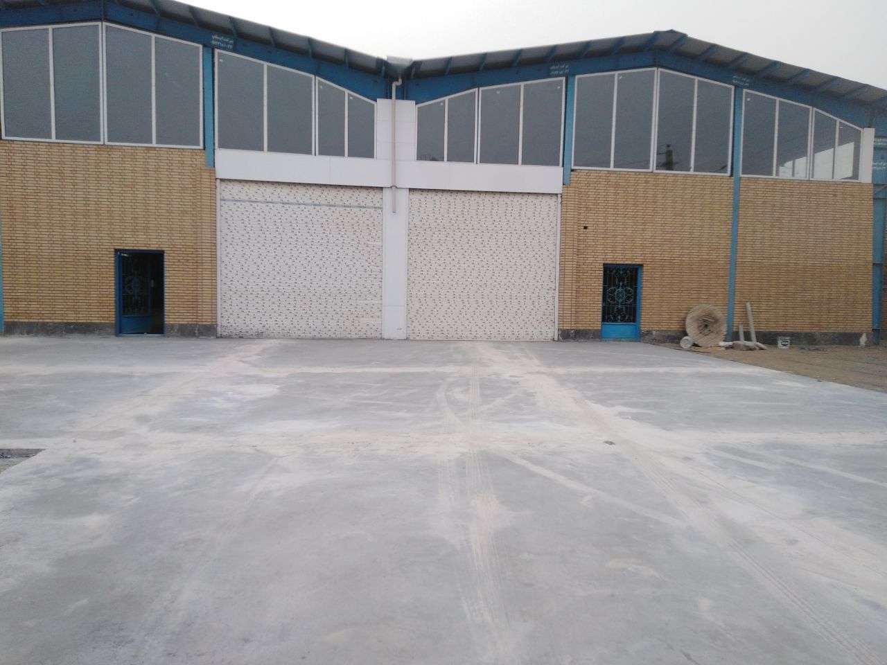 اجاره سوله تولید رنگ با پروانه معتبر - شهرک صنعتی ایوانکی 1550 متر _ املاک صنعت سوله